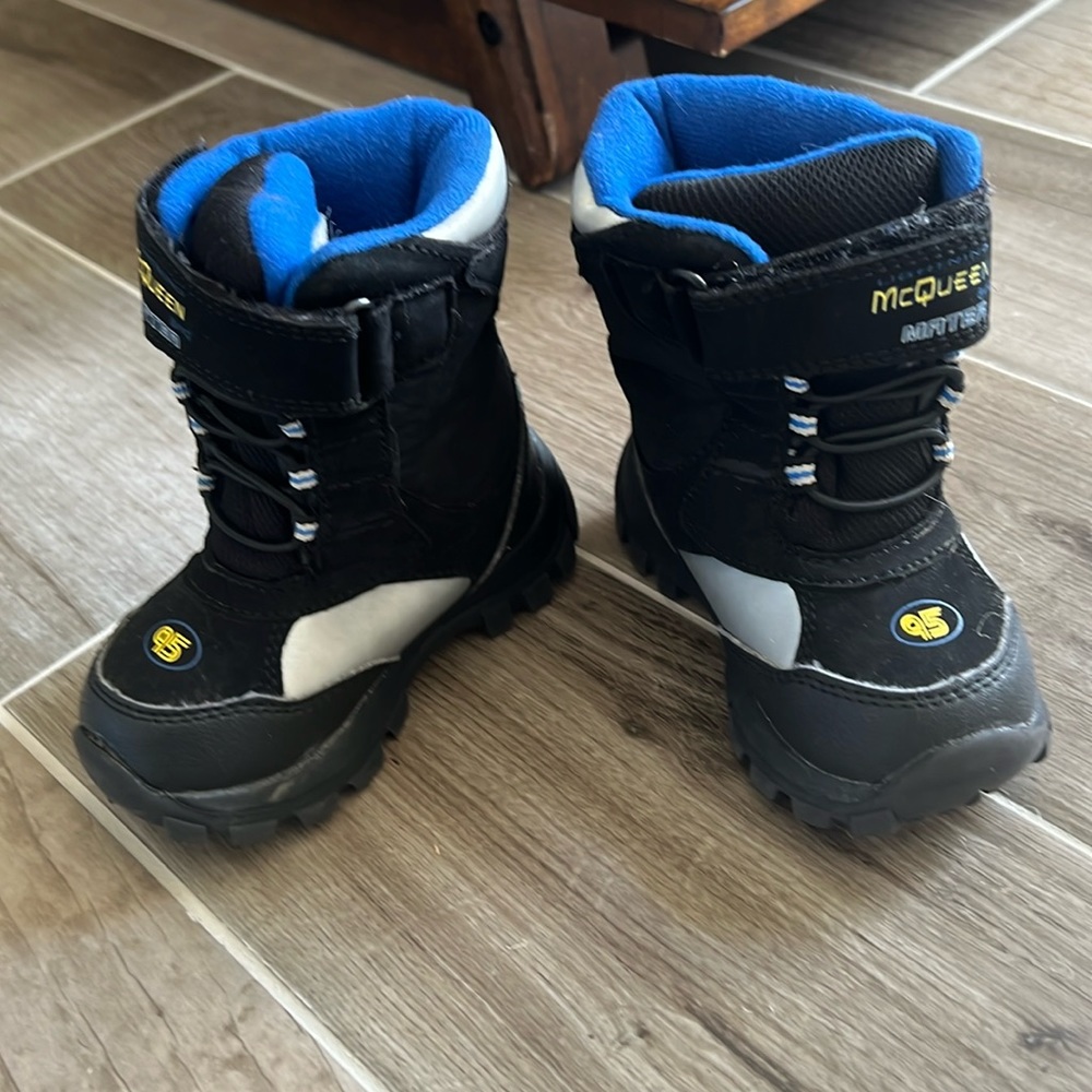 Lightning McQueen toddler snow boots- EUC no scuffs